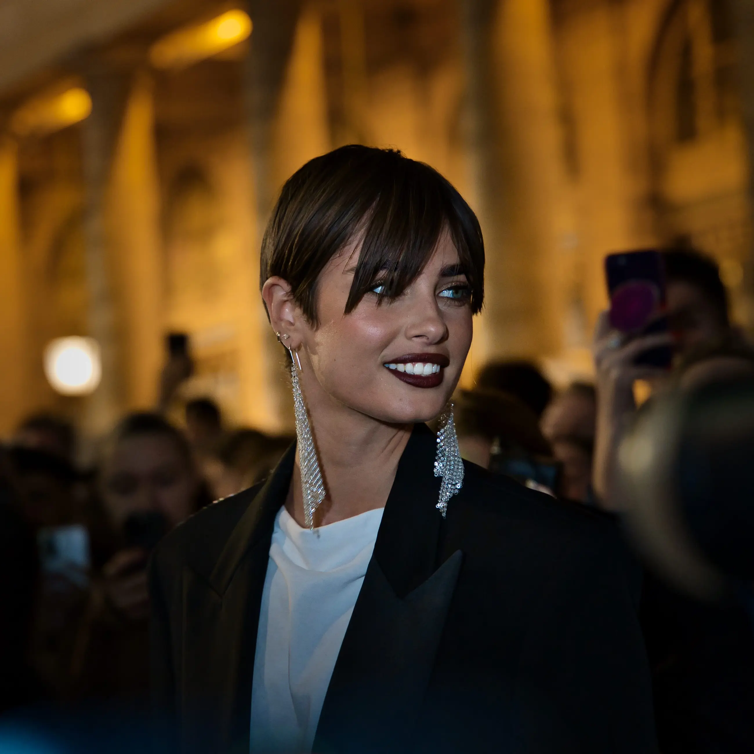 Portrait en lumière naturelle, cadrage serré, Paris