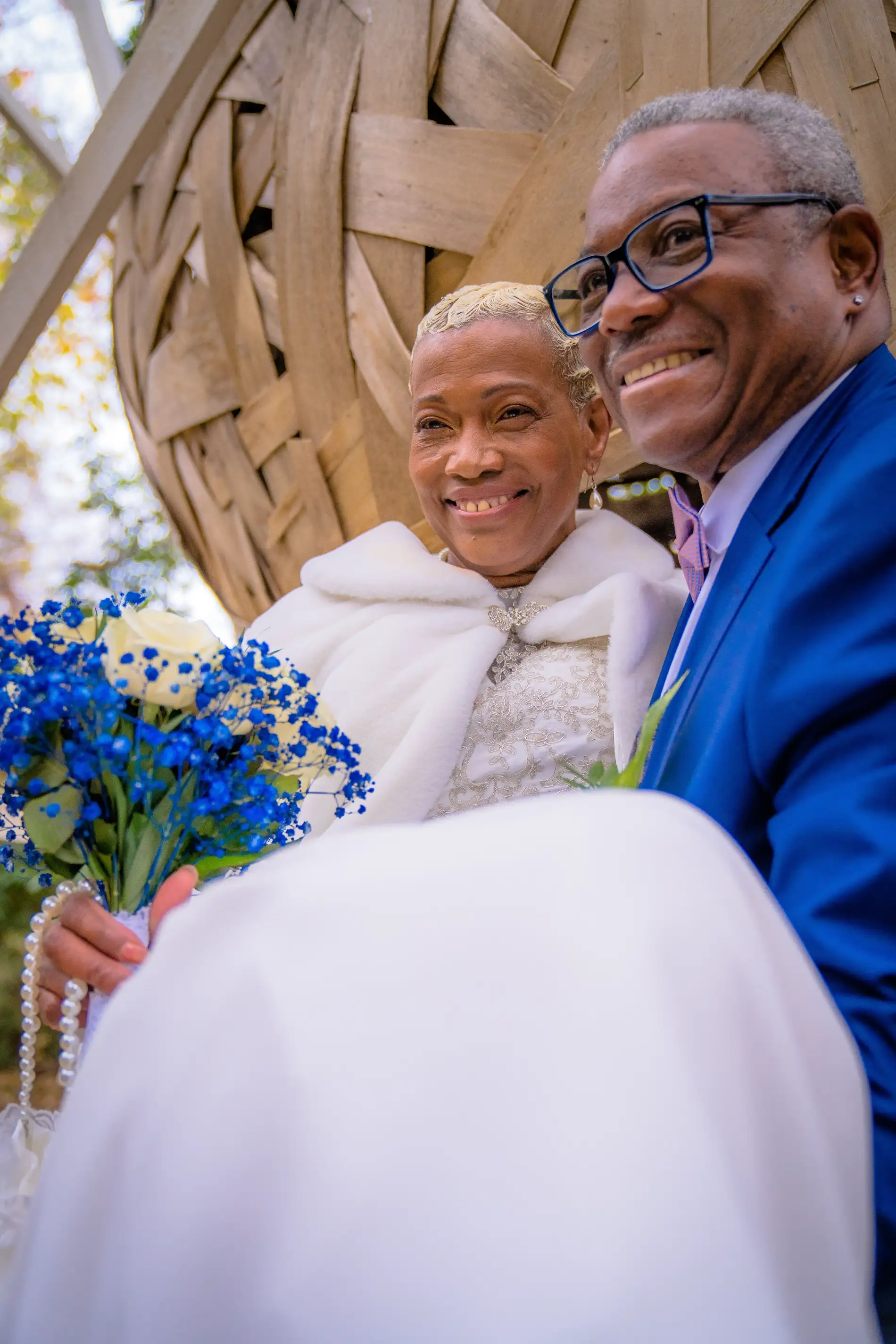 Détails de mariage, bouquet et alliances, Paris